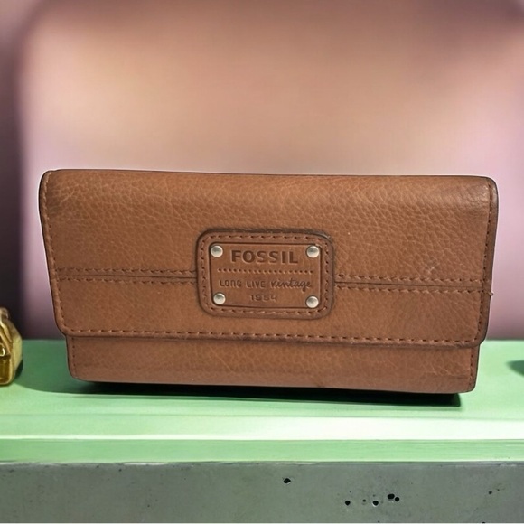 Fossil Long Live Vintage 1954
Tri-Fold Wallet Cow Hide
Leather W/Insert - Picture 1 of 10